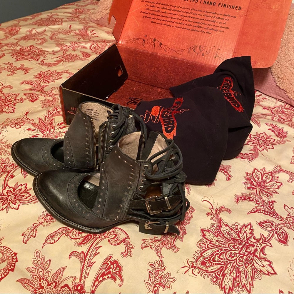 FREEBIRD BOOTS BLACK/GRAY COLOR SIZE 7 in PERFECT CONDITION
